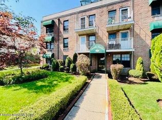 490 Clove Rd APT 2E, Staten Island, NY 10310
