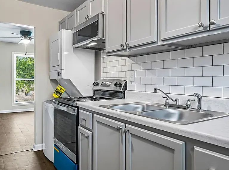 Uptown Square by Thrive CRE — Photo 6