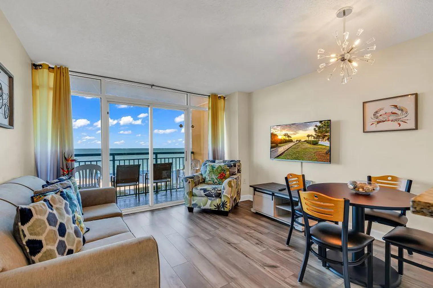 2 bed, 2.0 bath, 1001 sqft, $4,721 — Photo 1