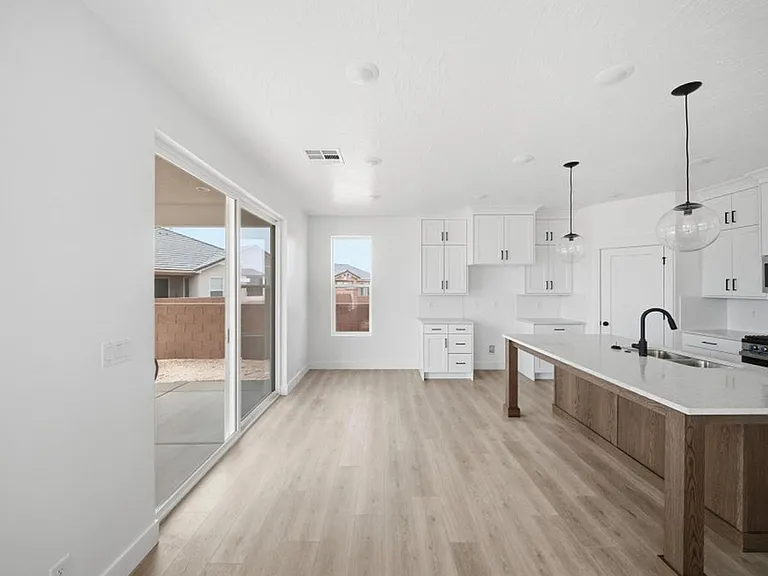 946 E Malibu Ln — Photo 8