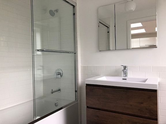 5th image of 654 Warren St #3