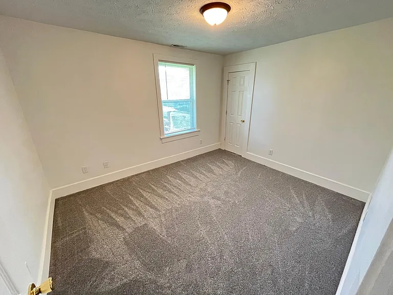2943 N Park Ave — Photo 12