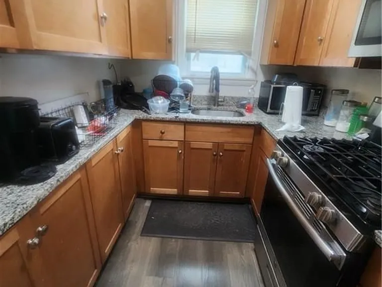 49-51 Pembroke Ave #1 — Photo 12