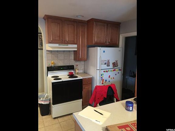 5th image of 1247 N Catherine St