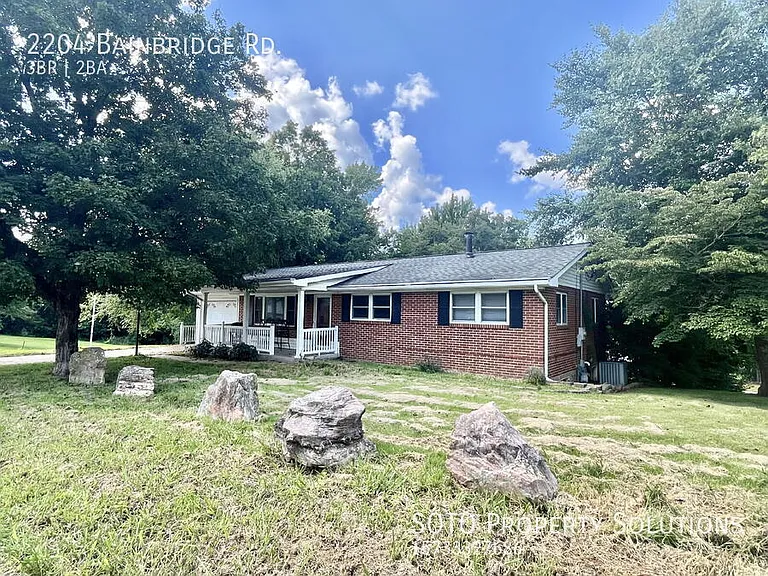 2204 Bainbridge Rd — Photo 2