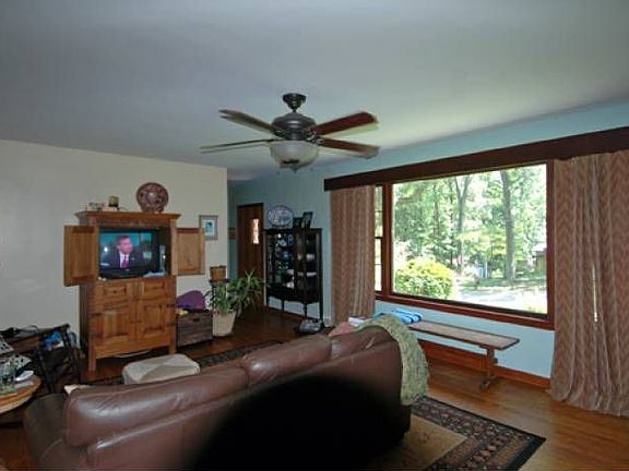 Large Liv. Rm. Window