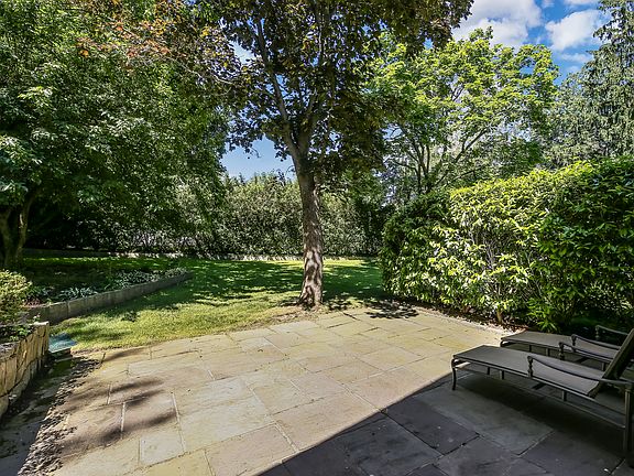 2nd image of 19 Edgemont Cir