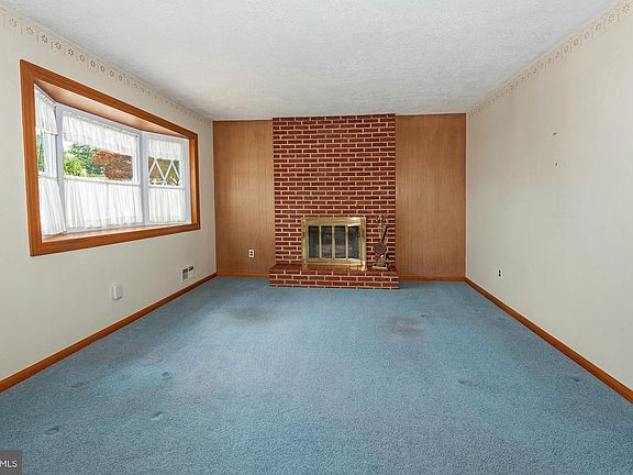 5th image of 104 Caswell Ave