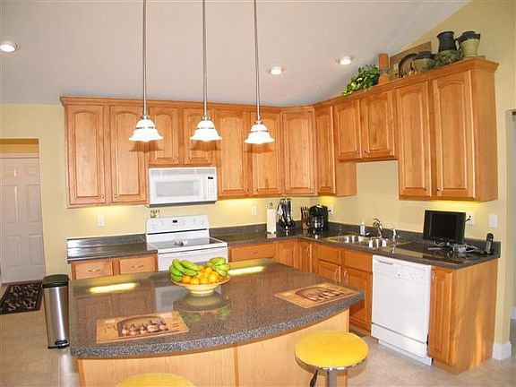 Large Kitchen/Breakfast Room with "Eat At" Island