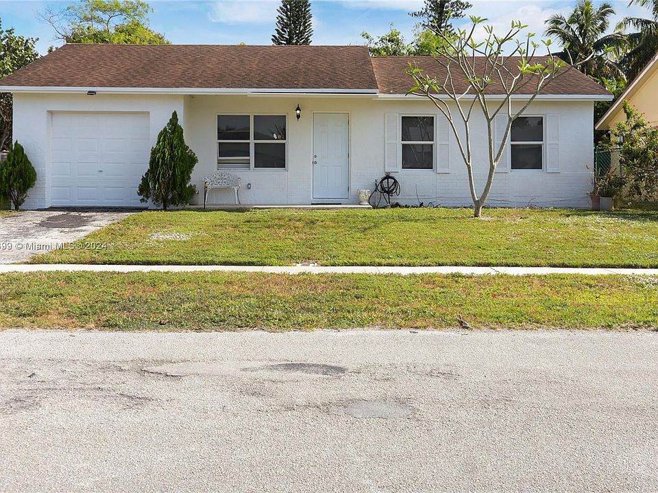 1st image of 305 SW 78th Ter