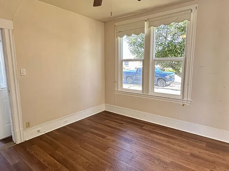 203 S Murdock Ave — Photo 5