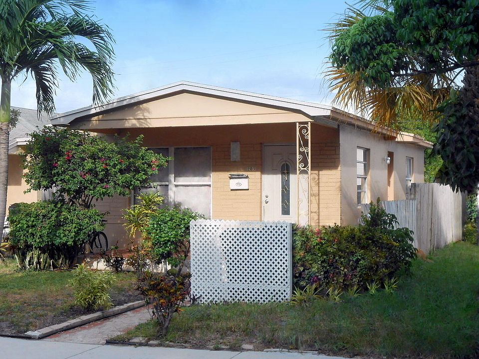 1st image of 203 S F Street