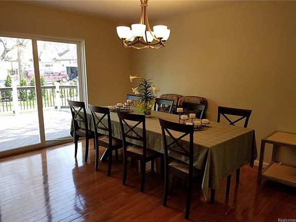 3rd image of 16001 Madoline St