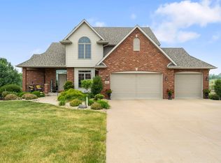 2067 Wedgewood Dr, Asbury, IA 52002