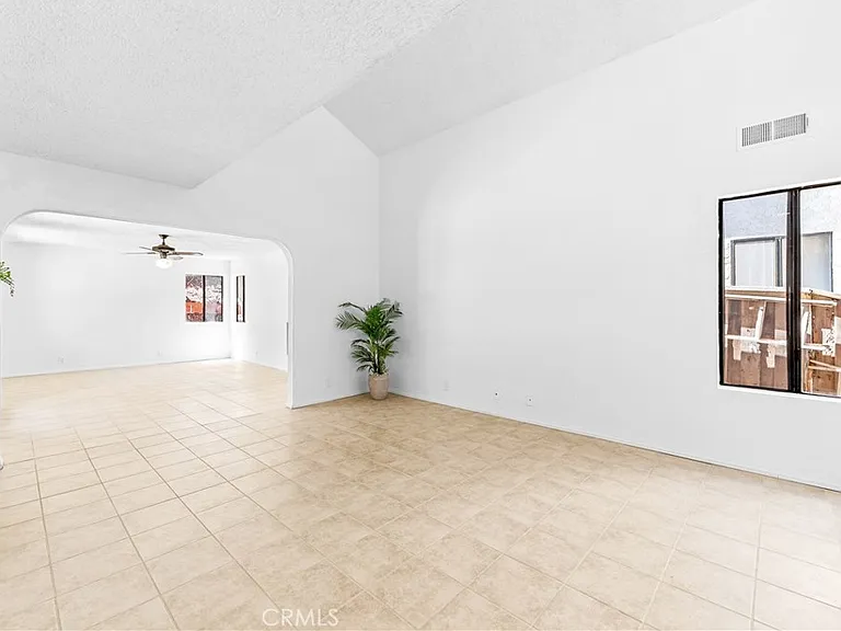 1407 Lakeside Ln — Photo 20