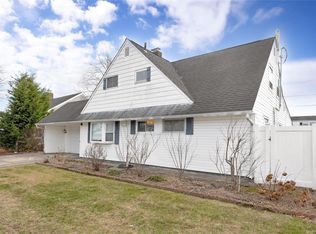 44 Blacksmith Rd, Levittown, NY 11756