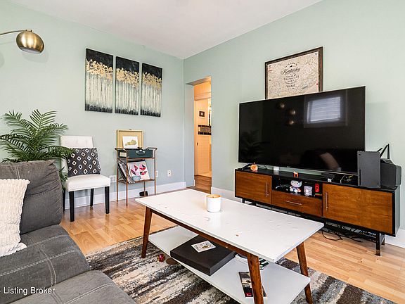 4th image of 1051 Wagner Ave