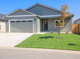 258 Christopher Way, Talent, OR 97540