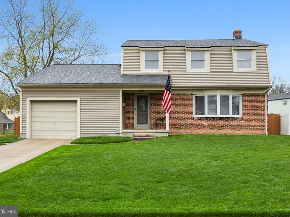 7 Knightswood Dr, Marlton, NJ 08053