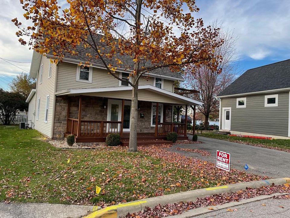 1st image of 804 Tennis St