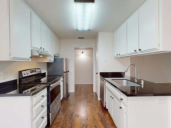 2nd image of 905 Lakeside Dr #11026116