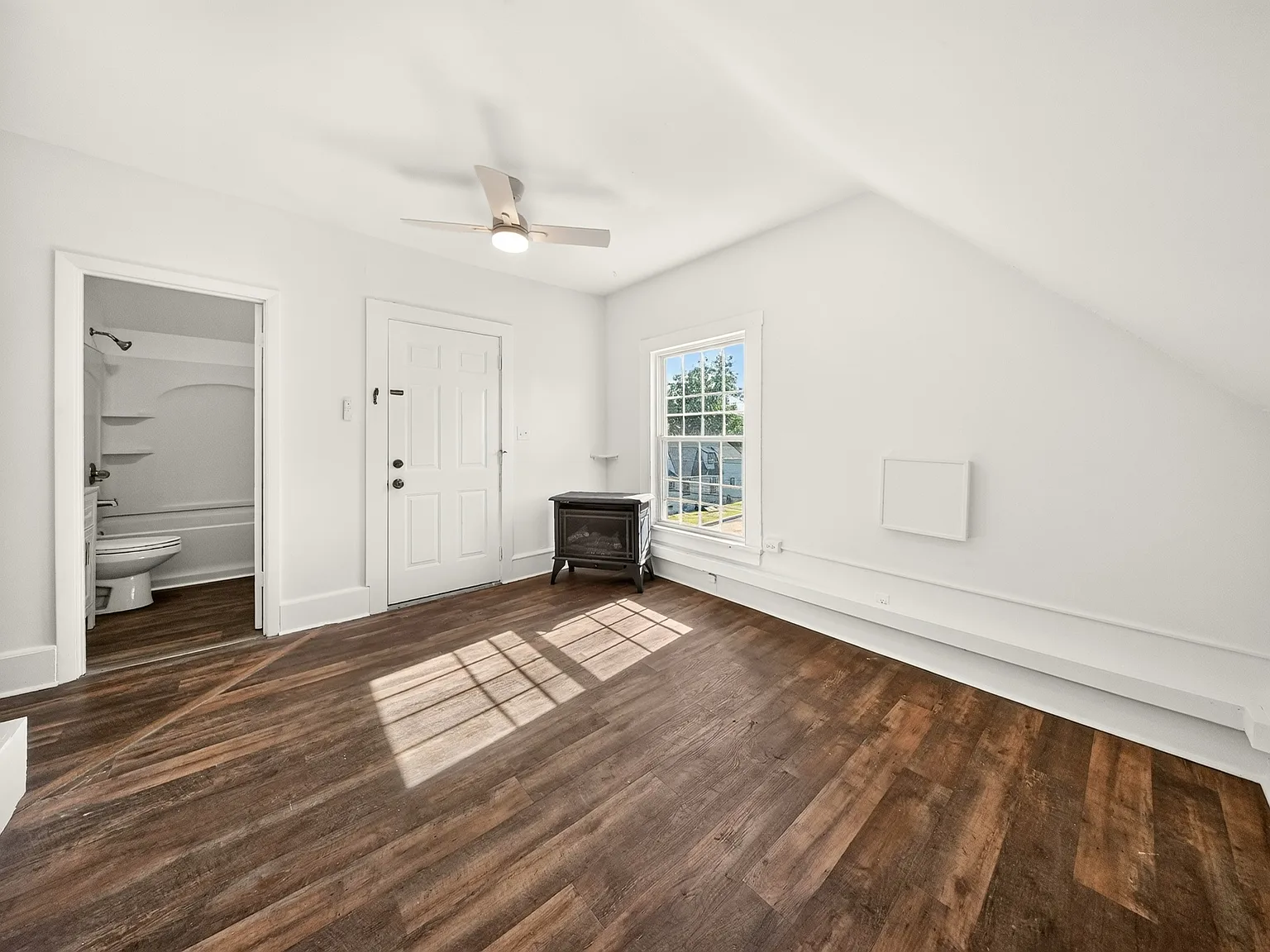 2 bed, 864 sqft, $1,950 — Photo 4