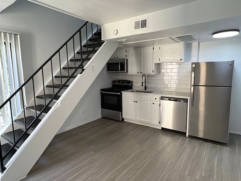 Townhollow Apartments — Photo 13