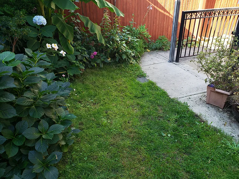 E 34th Ave — Photo 10
