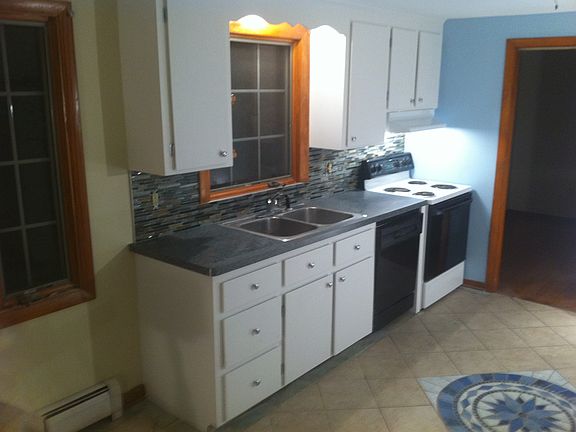 4th image of 63 Ellington Ave