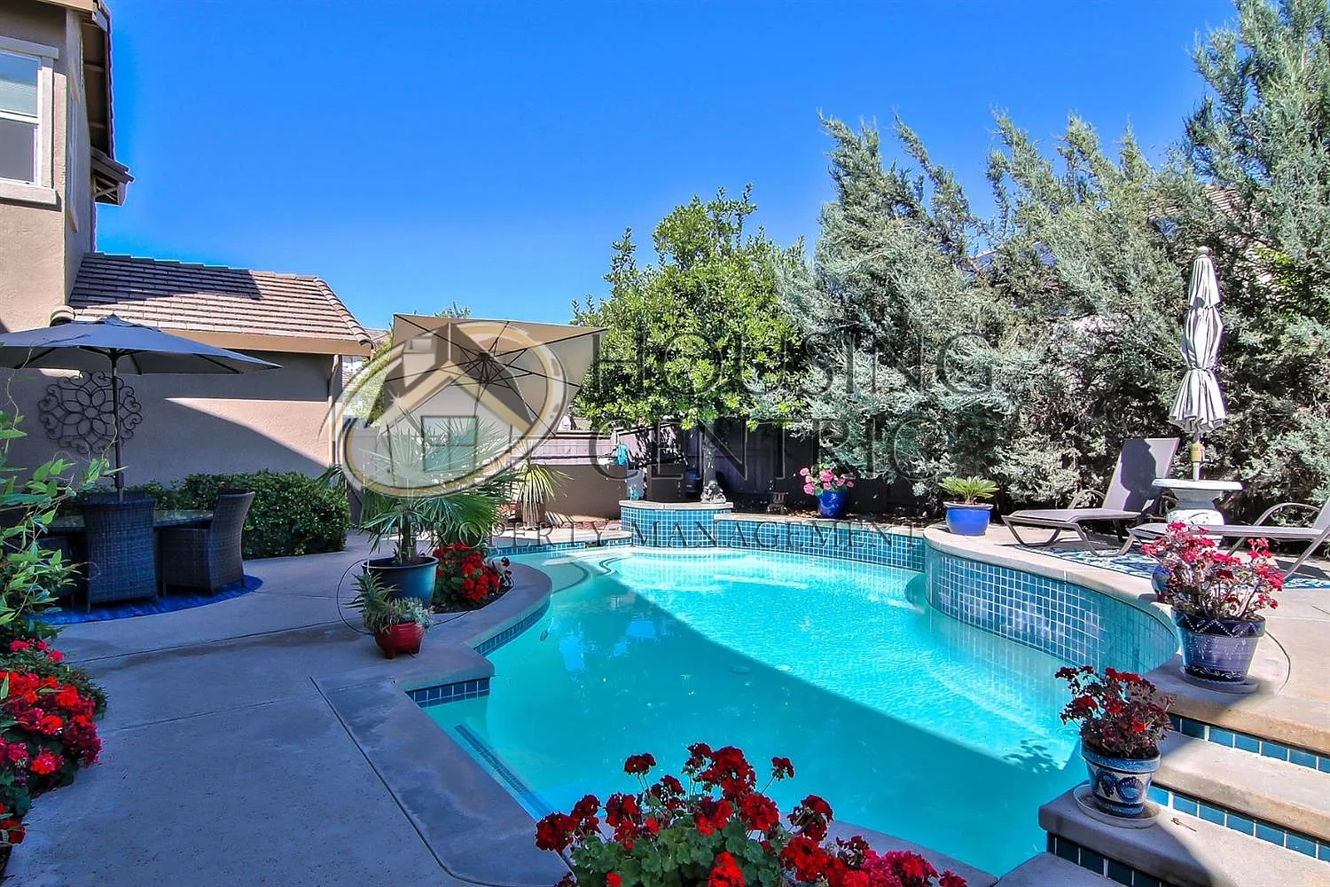 4 bed, 4.5 bath, 4235 sqft, $6,200 — Photo 3