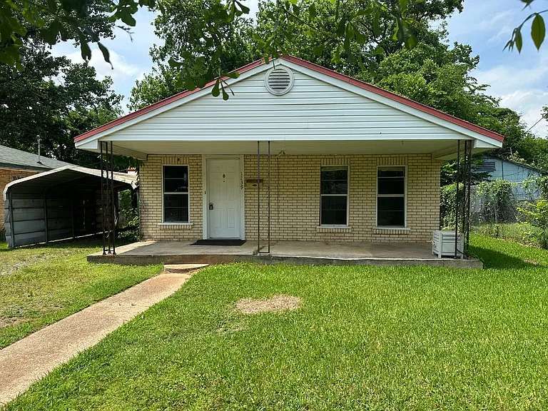 1139 Dudley Ln — Photo 1