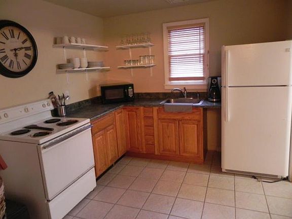 4th image of 20 Summerside Ave