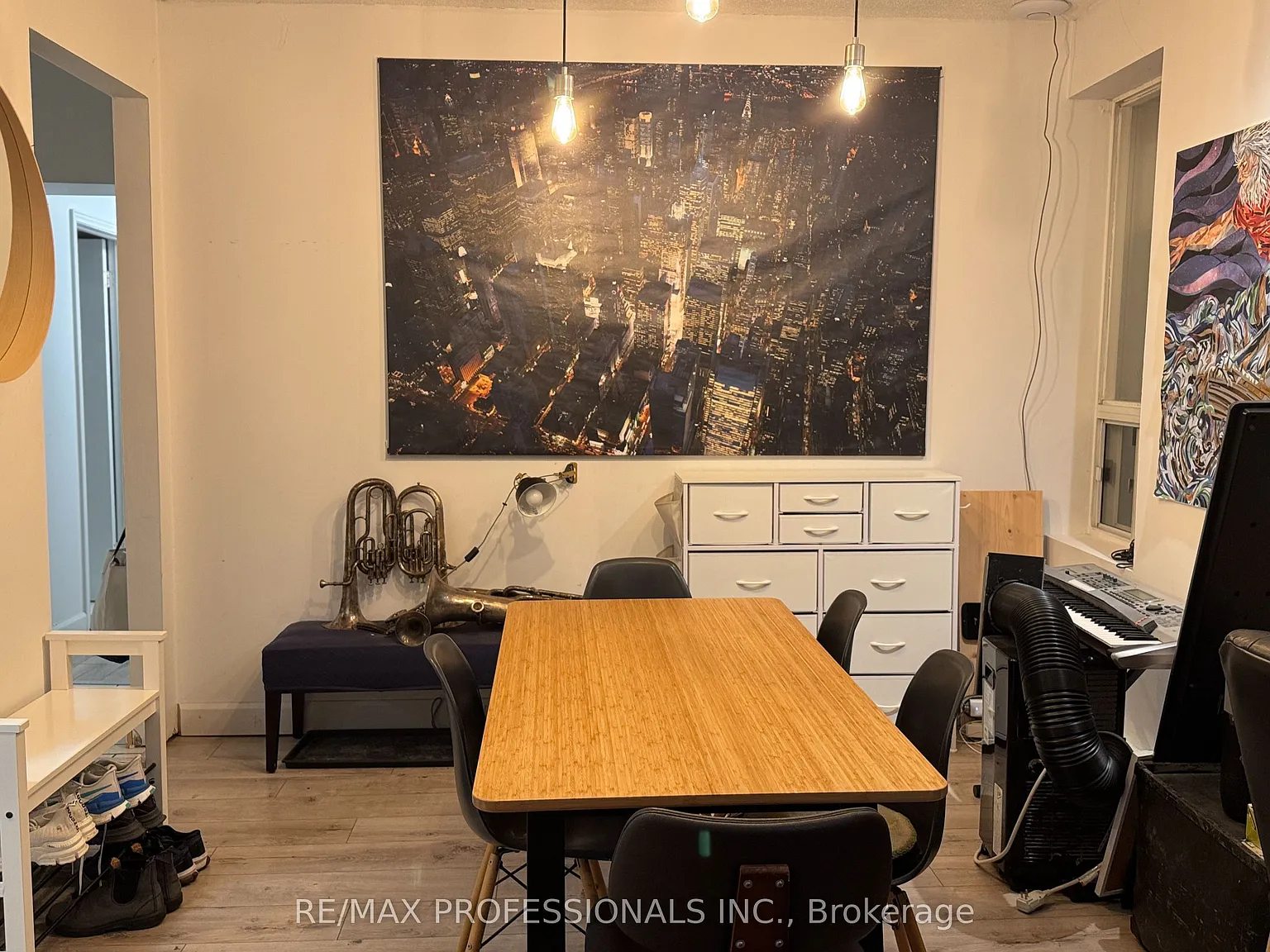 3 bed, $2,500 — Photo 2