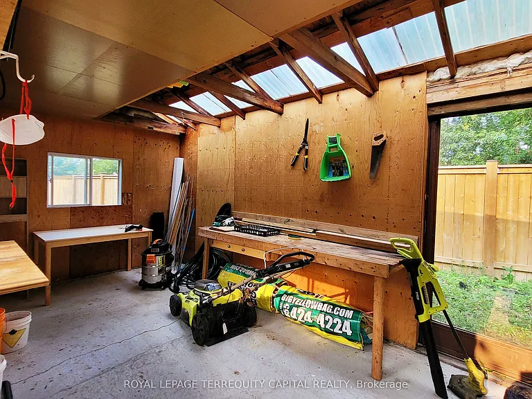 16 Mayfair Ct — Photo 30