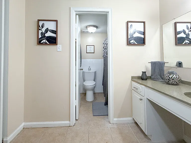 Provincial North Apartments — Photo 10
