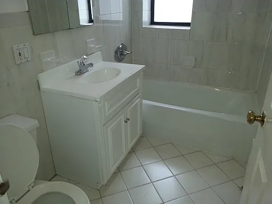 Rented by ZealEstate Group Inc | media 51