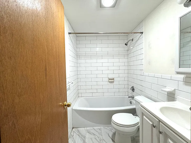 80 N Warren St #20 — Photo 24
