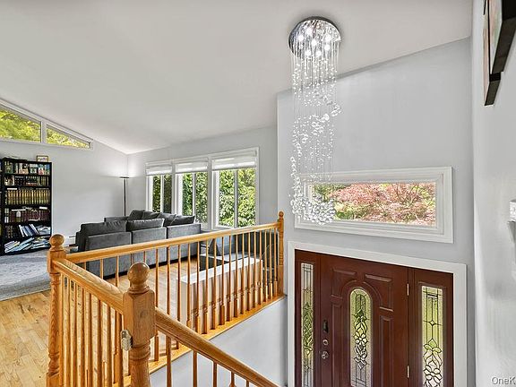 5th image of 16 Brookside Drive
