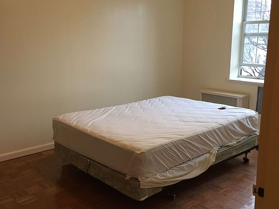 3rd image of 2566 12th St APT 4D