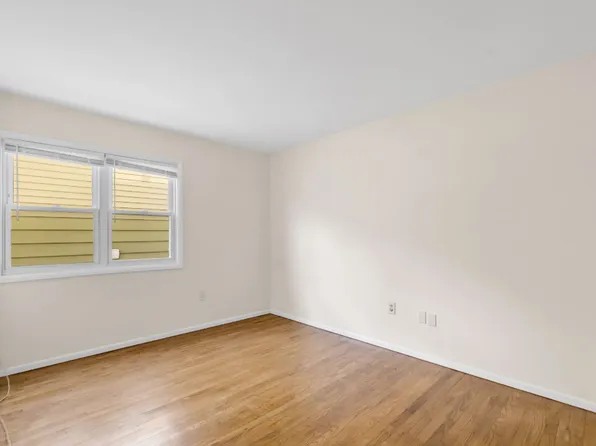 349 Gorge Road image 2 of 9