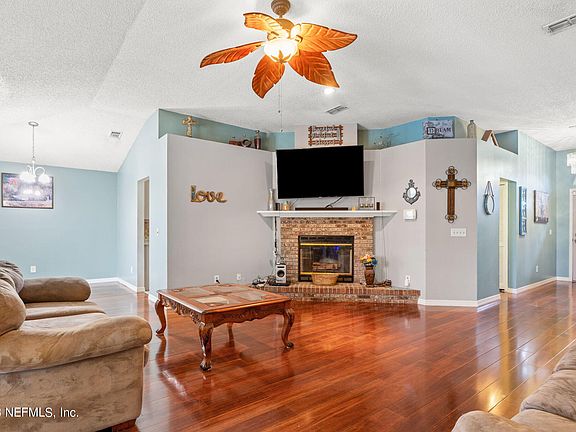 4th image of 9617 MAYVILLE Drive E