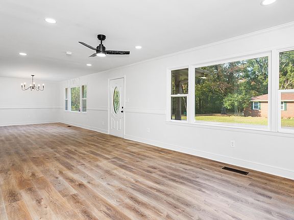 5th image of 11 Coosa St