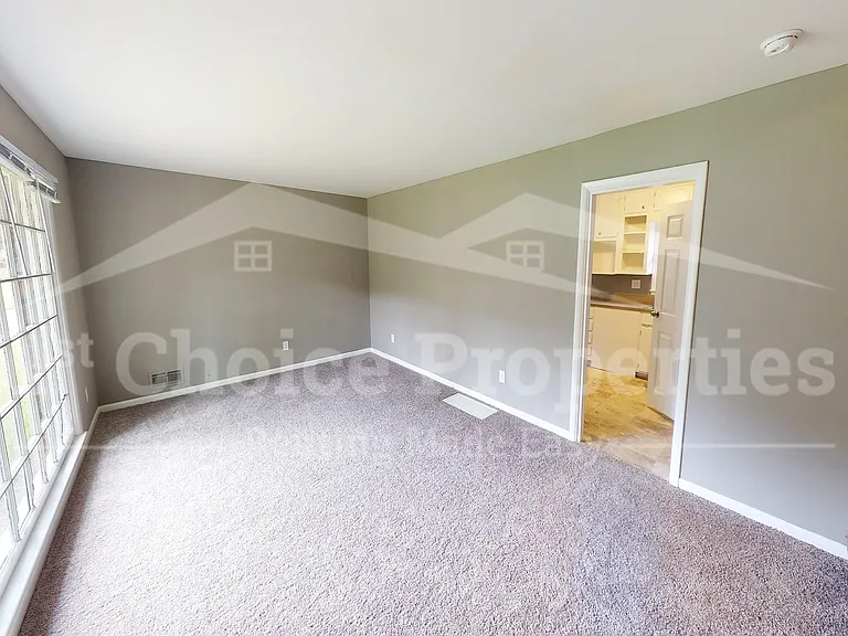 1037 Dawn Dr — Photo 6