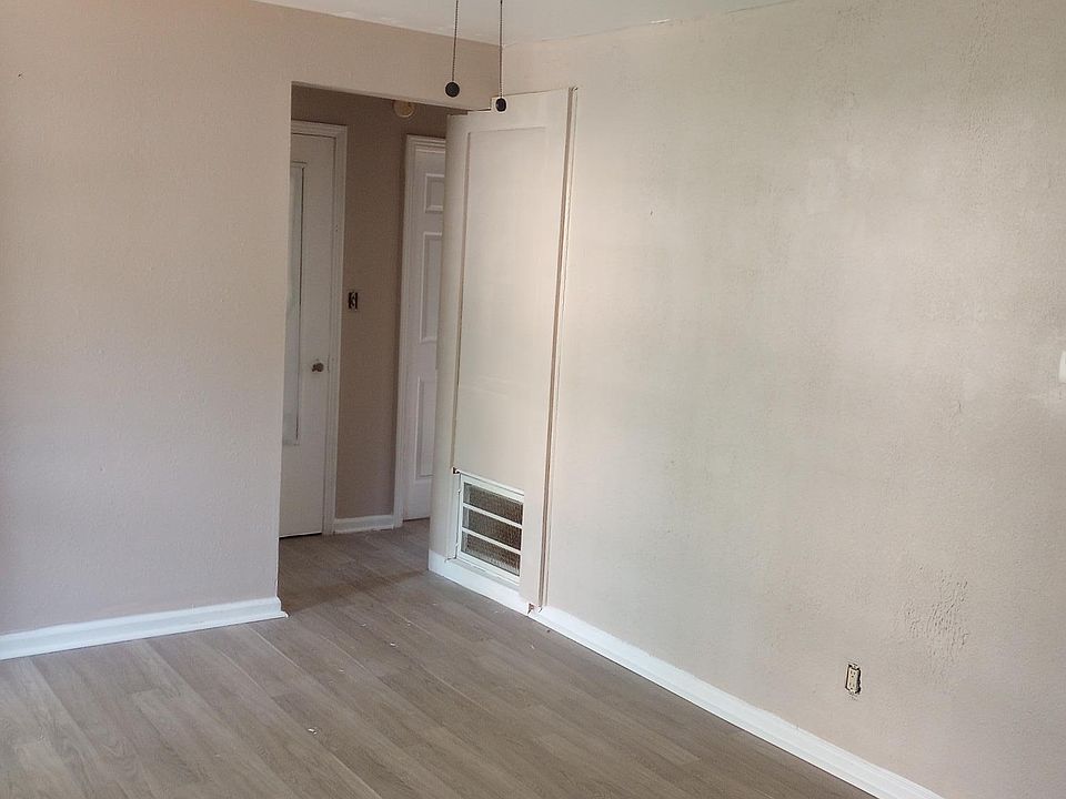 2nd image of 5540 College Ave