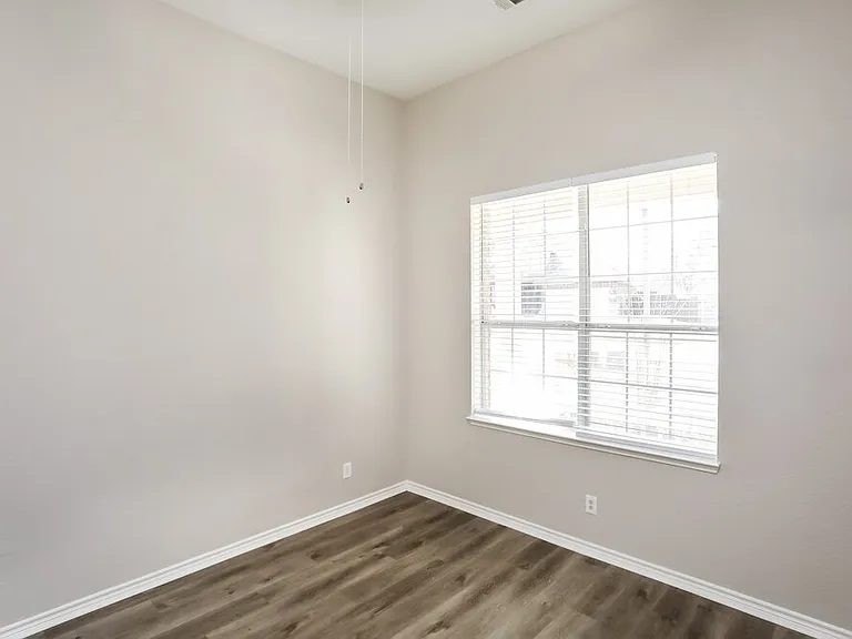 1124 Golden Eagle Ct — Photo 10