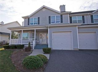 118 Rivendell Ct, Melville, NY 11747
