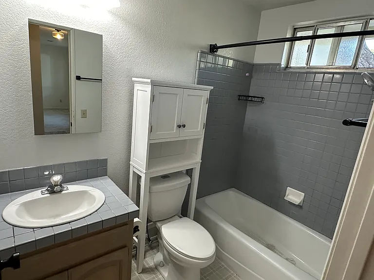 5856 La Cumbre Rd #B — Photo 16