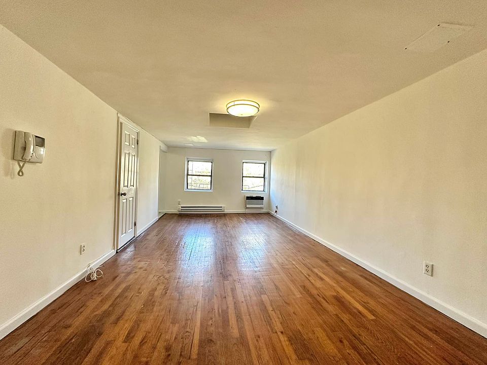 1st image of 439 W 47th St #5Z