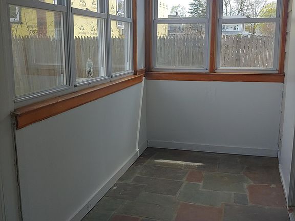 5th image of 39 Nassau Pl Floor 1