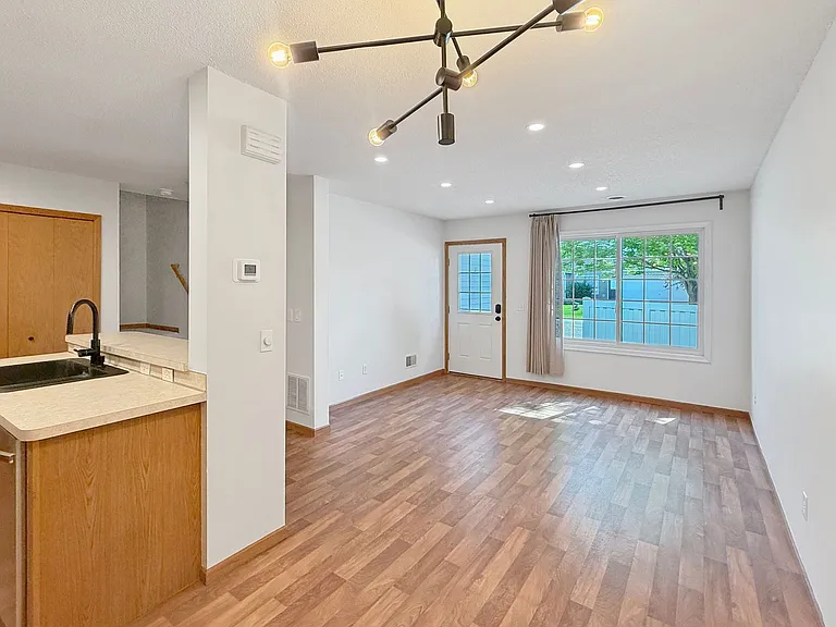 1389 Highpoint Curv — Photo 6